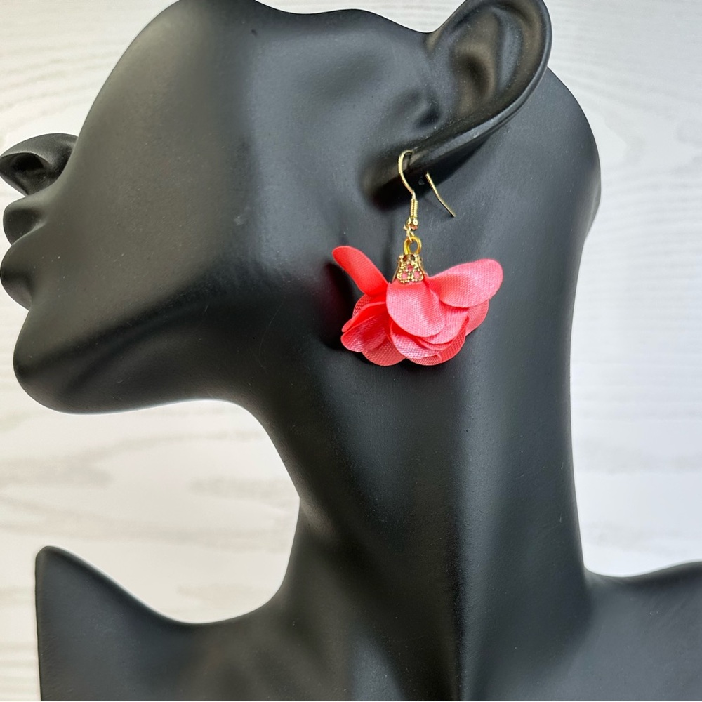 New handmade Elegant hot pink Floral Drop Earrings 14k platted gold‎ setting